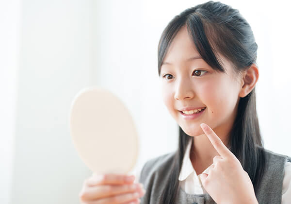 矯正中も目立たない